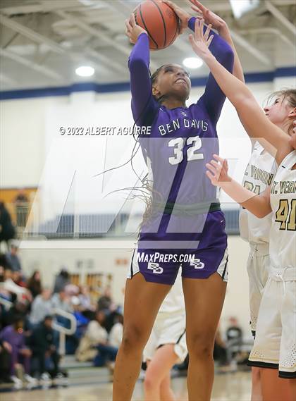 Thumbnail 2 in Ben Davis vs. Mt. Vernon (IHSAA 4A Regional Semifinal) photogallery.