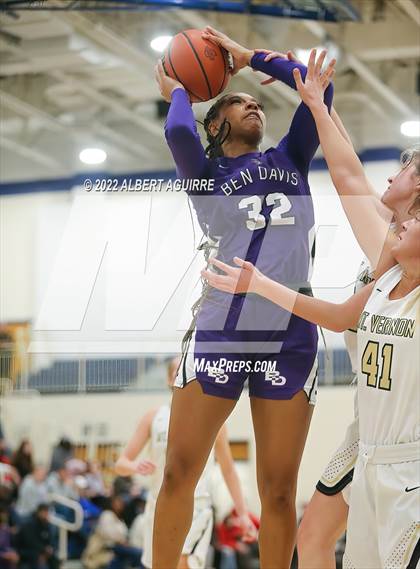 Thumbnail 3 in Ben Davis vs. Mt. Vernon (IHSAA 4A Regional Semifinal) photogallery.