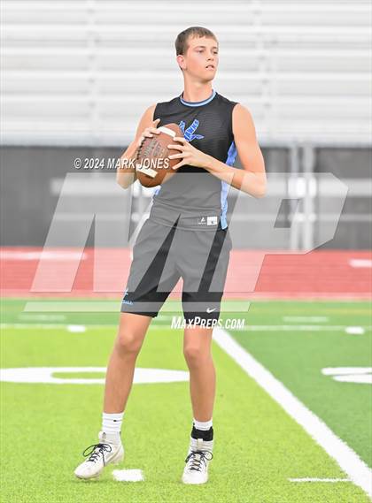 Thumbnail 2 in Deer Valley vs. La Joya Community (Goldwater 7 on 7 Tournament) photogallery.