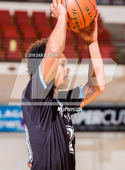 Thumbnail 1 in Romeo Young Men's Innovation Prep Academy vs. Bellevue (Fantasy of Lights) photogallery.