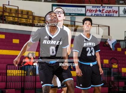 Thumbnail 2 in Romeo Young Men's Innovation Prep Academy vs. Bellevue (Fantasy of Lights) photogallery.