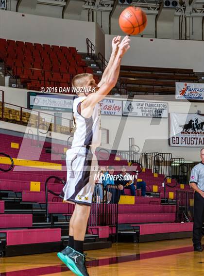 Thumbnail 2 in Romeo Young Men's Innovation Prep Academy vs. Bellevue (Fantasy of Lights) photogallery.