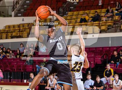 Thumbnail 2 in Romeo Young Men's Innovation Prep Academy vs. Bellevue (Fantasy of Lights) photogallery.