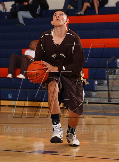 Thumbnail 2 in Cleveland vs. Kennedy (Chaminade Christmas Classic) photogallery.