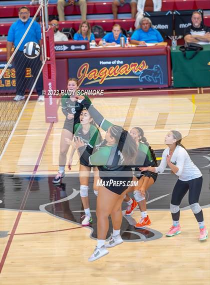 Thumbnail 3 in Oceanside vs. Valley Center (CIF SDS D4 finals) photogallery.