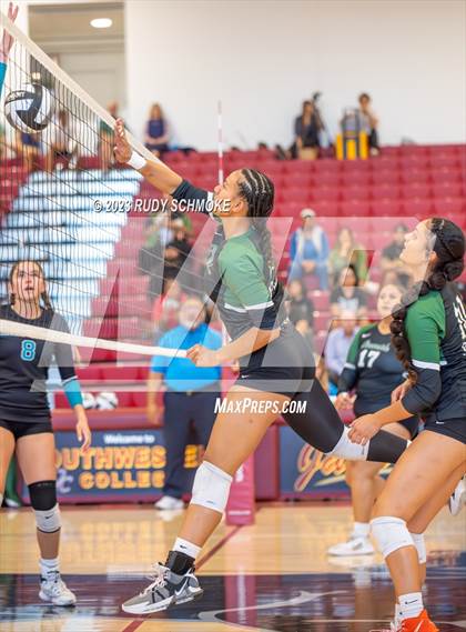 Thumbnail 3 in Oceanside vs. Valley Center (CIF SDS D4 finals) photogallery.