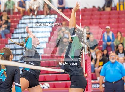 Thumbnail 3 in Oceanside vs. Valley Center (CIF SDS D4 finals) photogallery.