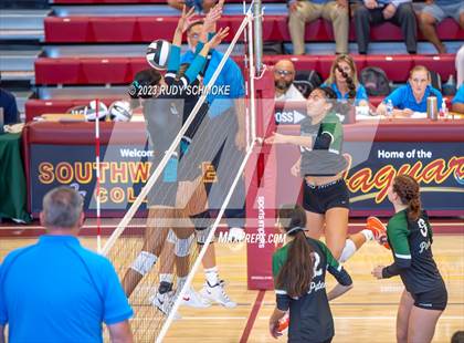 Thumbnail 2 in Oceanside vs. Valley Center (CIF SDS D4 finals) photogallery.