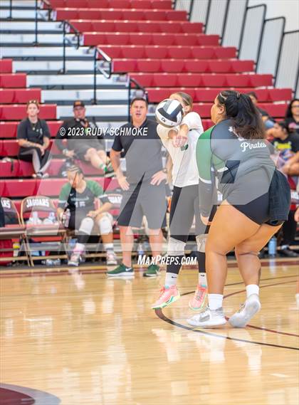 Thumbnail 2 in Oceanside vs. Valley Center (CIF SDS D4 finals) photogallery.