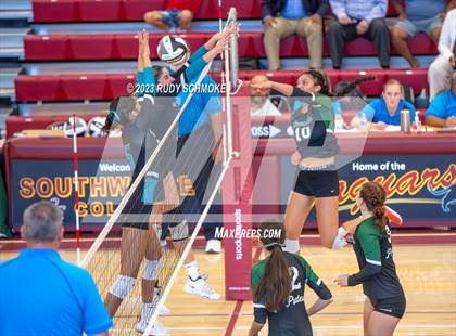 Thumbnail 1 in Oceanside vs. Valley Center (CIF SDS D4 finals) photogallery.