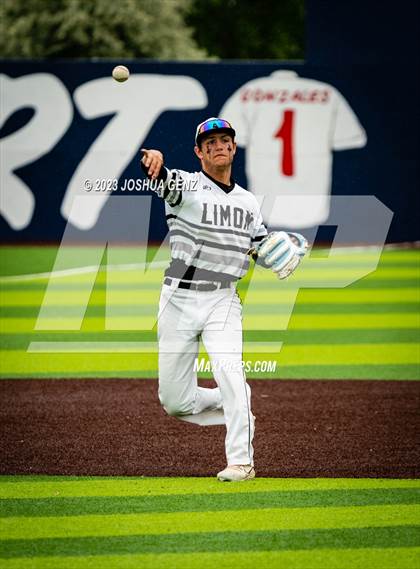Thumbnail 2 in Denver Christian vs. Limon (CHSAA 2A Final) photogallery.