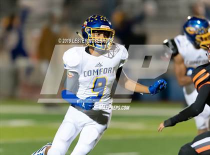 Thumbnail 2 in Comfort vs Schulenburg (UIL Bi-District Playoffs) photogallery.