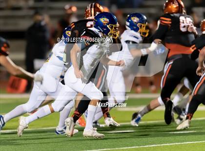Thumbnail 2 in Comfort vs Schulenburg (UIL Bi-District Playoffs) photogallery.