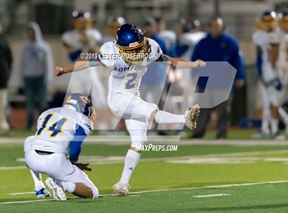Thumbnail 1 in Comfort vs Schulenburg (UIL Bi-District Playoffs) photogallery.