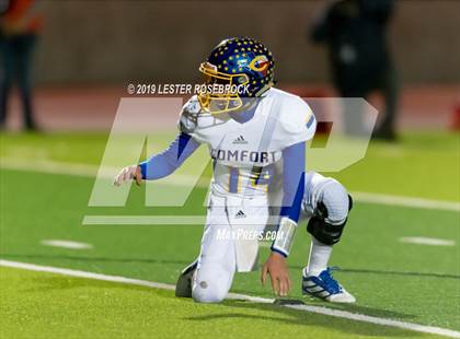 Thumbnail 3 in Comfort vs Schulenburg (UIL Bi-District Playoffs) photogallery.