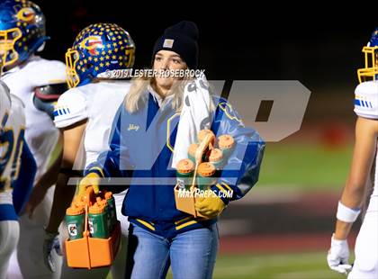 Thumbnail 2 in Comfort vs Schulenburg (UIL Bi-District Playoffs) photogallery.
