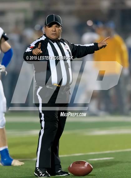 Thumbnail 2 in Comfort vs Schulenburg (UIL Bi-District Playoffs) photogallery.