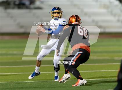 Thumbnail 2 in Comfort vs Schulenburg (UIL Bi-District Playoffs) photogallery.
