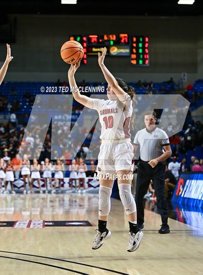 Thumbnail 1 in Farmington vs. Nashville (AAA 4A State Final) photogallery.