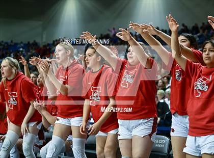 Thumbnail 3 in Farmington vs. Nashville (AAA 4A State Final) photogallery.