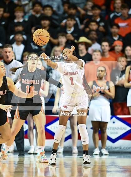 Thumbnail 1 in Farmington vs. Nashville (AAA 4A State Final) photogallery.
