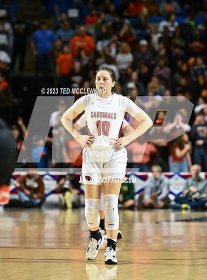 Thumbnail 3 in Farmington vs. Nashville (AAA 4A State Final) photogallery.