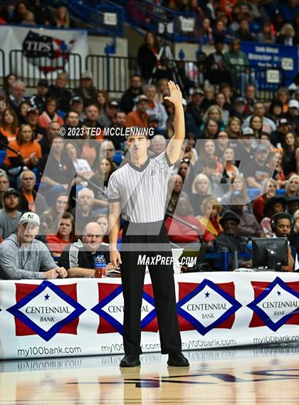 Thumbnail 3 in Farmington vs. Nashville (AAA 4A State Final) photogallery.