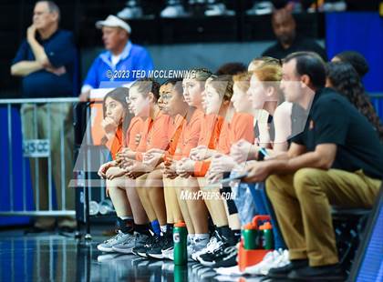 Thumbnail 3 in Farmington vs. Nashville (AAA 4A State Final) photogallery.