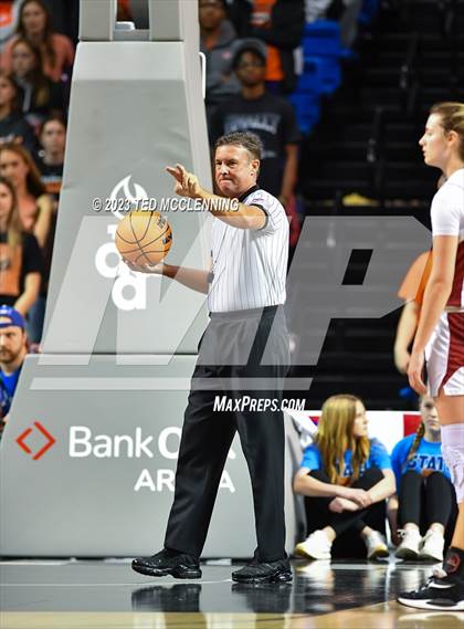 Thumbnail 1 in Farmington vs. Nashville (AAA 4A State Final) photogallery.