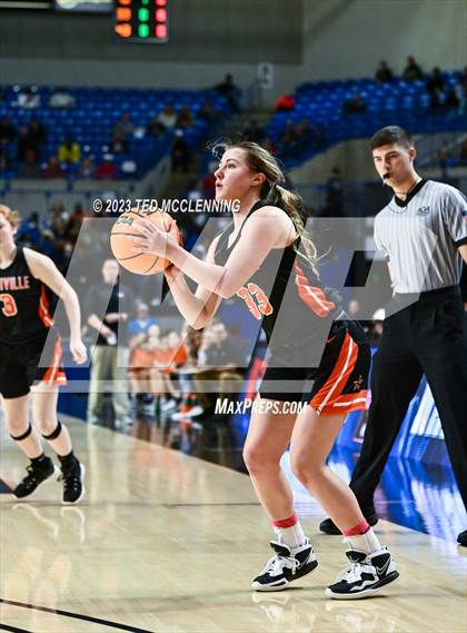 Thumbnail 1 in Farmington vs. Nashville (AAA 4A State Final) photogallery.