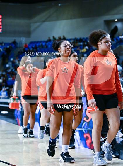 Thumbnail 1 in Farmington vs. Nashville (AAA 4A State Final) photogallery.