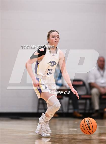 Thumbnail 2 in Fouke vs. Flippin (AAA 3A State Playoff first round) photogallery.
