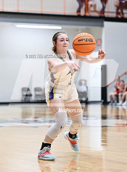 Thumbnail 2 in Fouke vs. Flippin (AAA 3A State Playoff first round) photogallery.