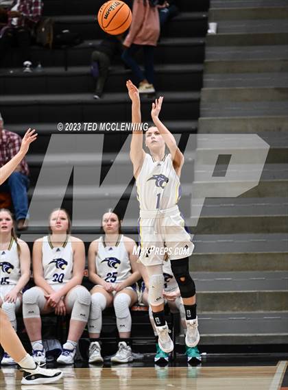 Thumbnail 2 in Fouke vs. Flippin (AAA 3A State Playoff first round) photogallery.