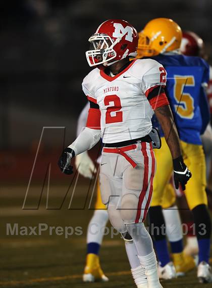Thumbnail 2 in Johnson vs. Munford (AHSAA 4A Quarterfinal)  photogallery.