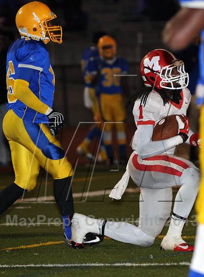 Thumbnail 3 in Johnson vs. Munford (AHSAA 4A Quarterfinal)  photogallery.