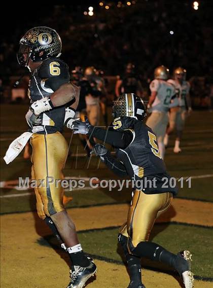 Thumbnail 3 in Mountain Brook vs. Oxford (AHSAA 6A Playoffs)  photogallery.