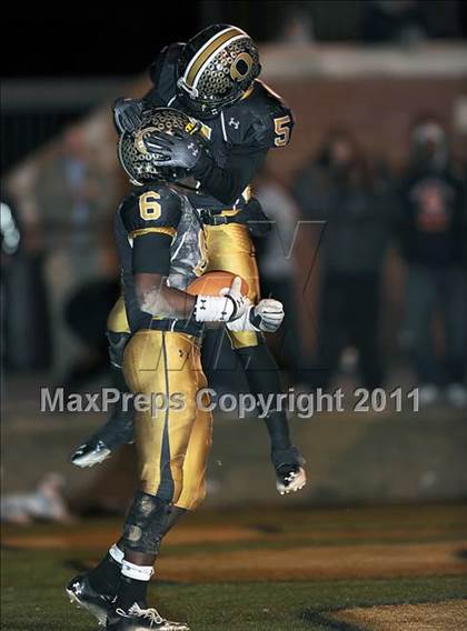 Thumbnail 2 in Mountain Brook vs. Oxford (AHSAA 6A Playoffs)  photogallery.