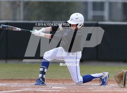 Thumbnail 3 in Plano West vs. Little Elm photogallery.