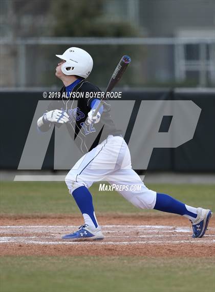 Thumbnail 2 in Plano West vs. Little Elm photogallery.