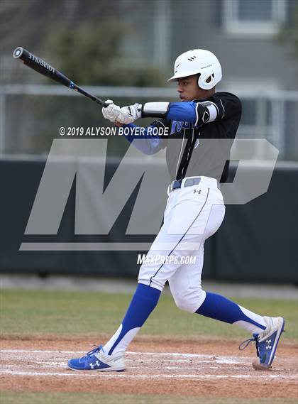 Thumbnail 1 in Plano West vs. Little Elm photogallery.