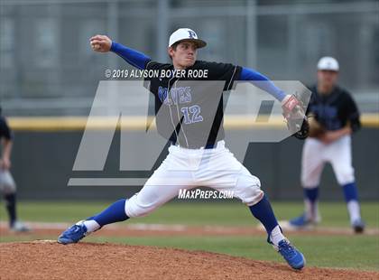 Thumbnail 2 in Plano West vs. Little Elm photogallery.