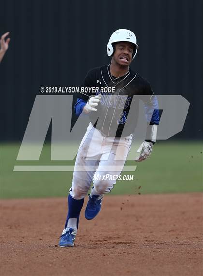 Thumbnail 3 in Plano West vs. Little Elm photogallery.