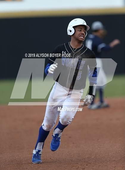 Thumbnail 1 in Plano West vs. Little Elm photogallery.