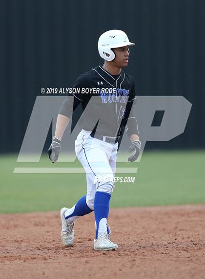 Thumbnail 2 in Plano West vs. Little Elm photogallery.