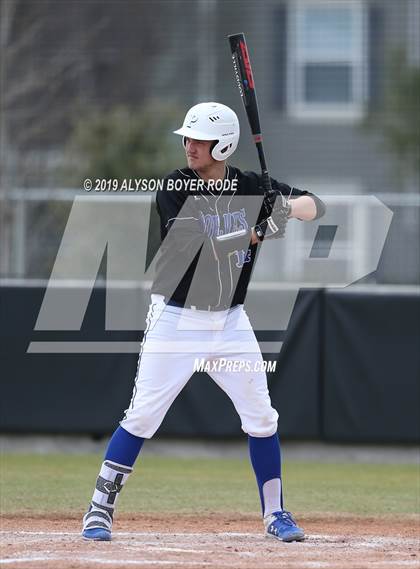 Thumbnail 2 in Plano West vs. Little Elm photogallery.