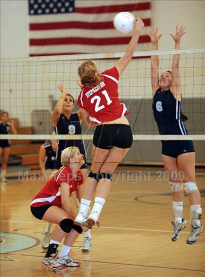 Thumbnail 2 in Burroughs @ Crescenta Valley photogallery.