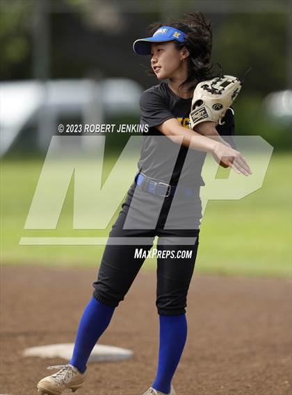 Thumbnail 3 in Kalani @ Kaiser photogallery.