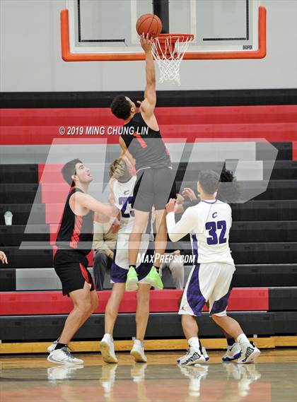 Thumbnail 2 in Murrieta Valley vs. Santiago (Tustin Holiday Classic) photogallery.
