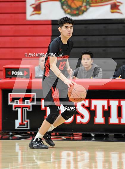 Thumbnail 2 in Murrieta Valley vs. Santiago (Tustin Holiday Classic) photogallery.